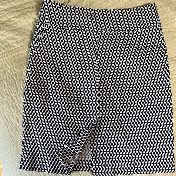 Geometric print pencil skirt - Picture 2 of 3